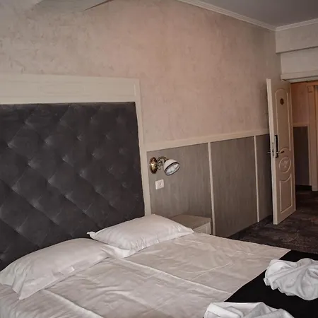 Hotel Golden Rose 3*